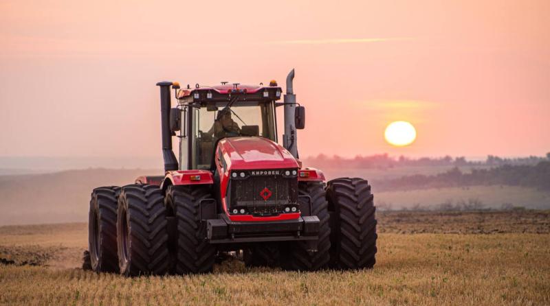 ПРЕИМУЩЕСТВА, КОТОРЫЕ ДЕЛАЮТ ТРАКТОРА КИРОВЕЦ ЛИДЕРАМИ НА РЫНКЕ
